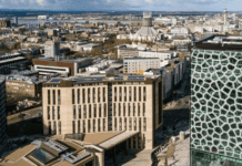 Liverpool resort areas. Innovative entertainment and technological solutions