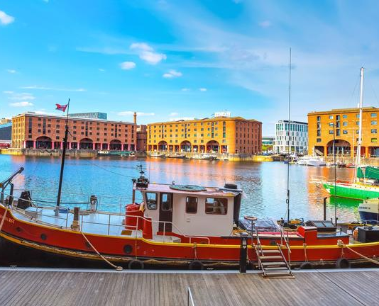 Відпочинок біля води в Ліверпулі