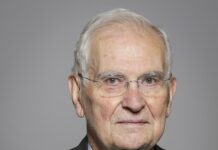 Ернест Рональд Оксбург — відомий геолог, геофізик та політик