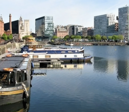 Очистка старых доков в Ливерпуле — как город возвращает воду к жизни